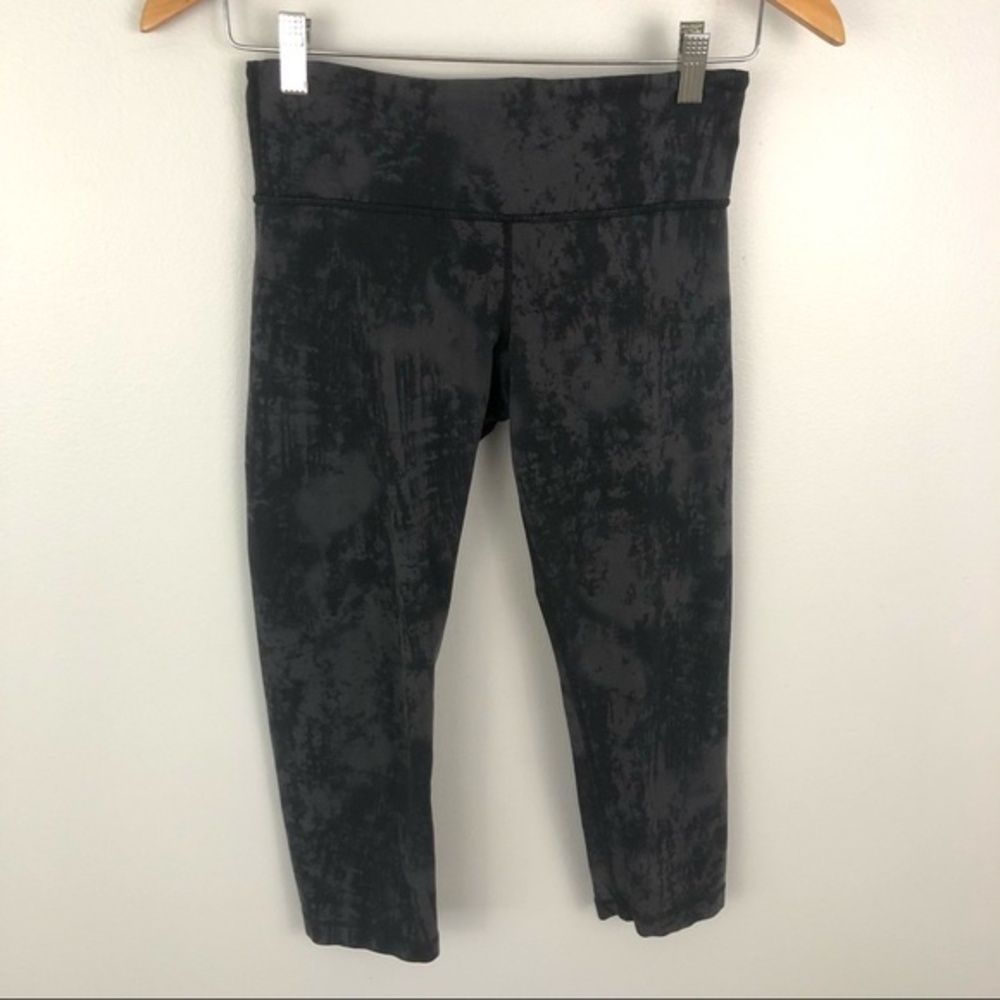 Lululemon Grey Cloudy Capri Workout Leggings Size 6 Athletic Activewear